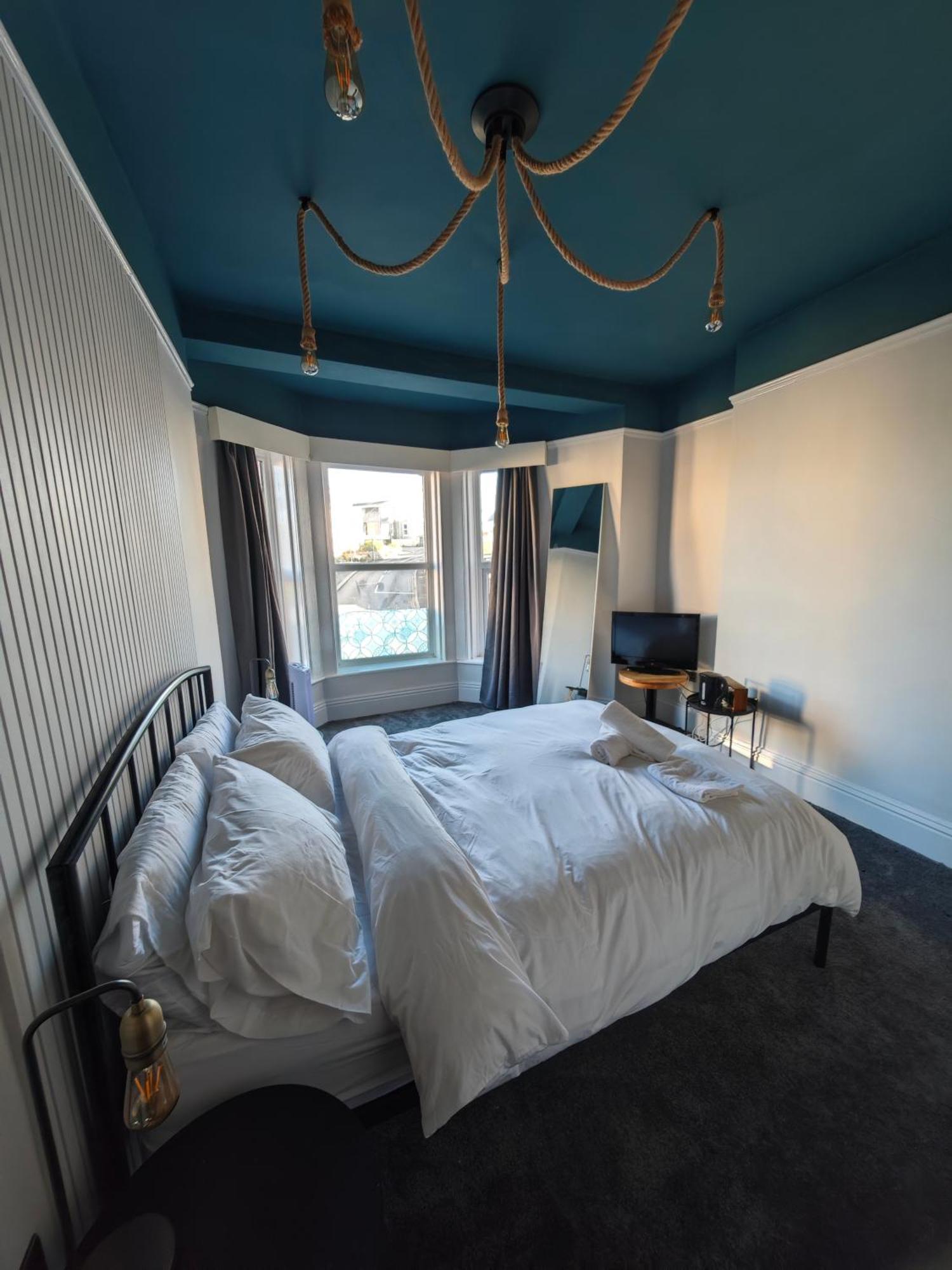 Styles & White Stays - Central Newquay Ньюки Экстерьер фото